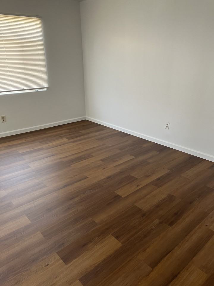 308 Spruce St Ne - Photo 3 of 22