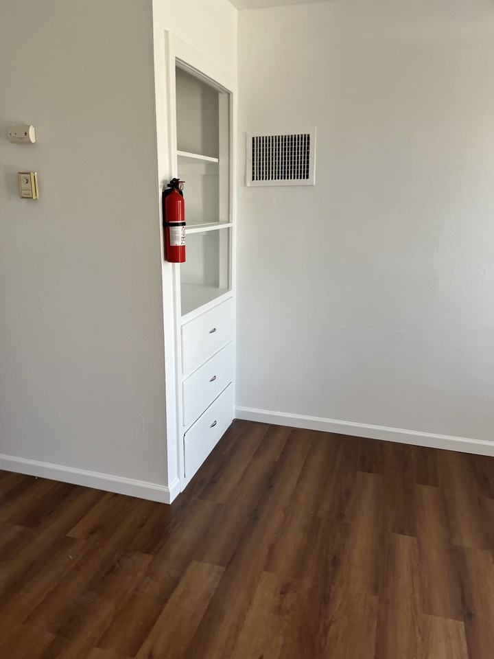 308 Spruce St Ne - Photo 7 of 22