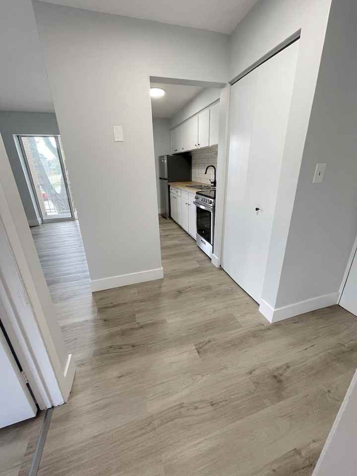 1030 Lillian Ave - Photo 3 of 13