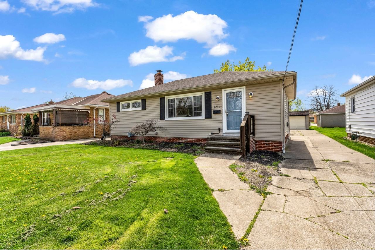 9313 Roxbury Rd - Photo 2 of 30