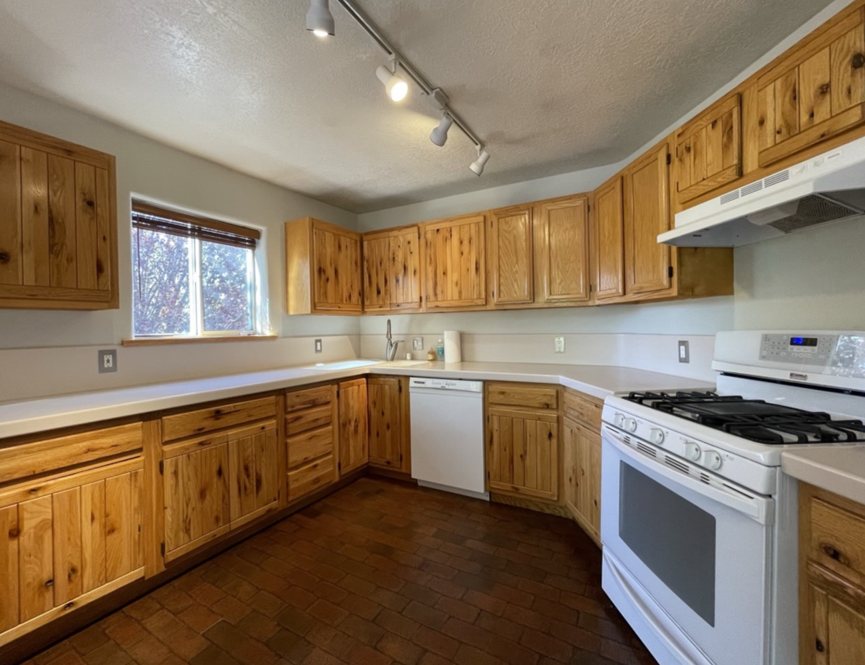 3200 Rinconada Cir - Photo 3 of 21