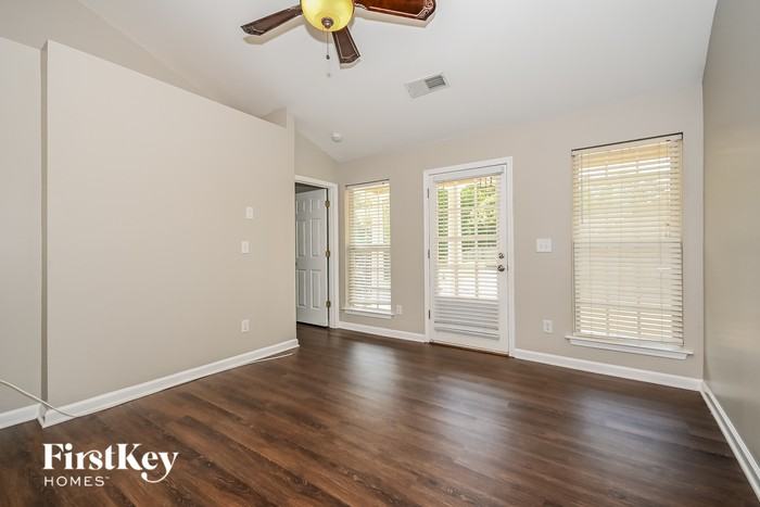 2033 Greenhill Pass - Photo 2 of 16