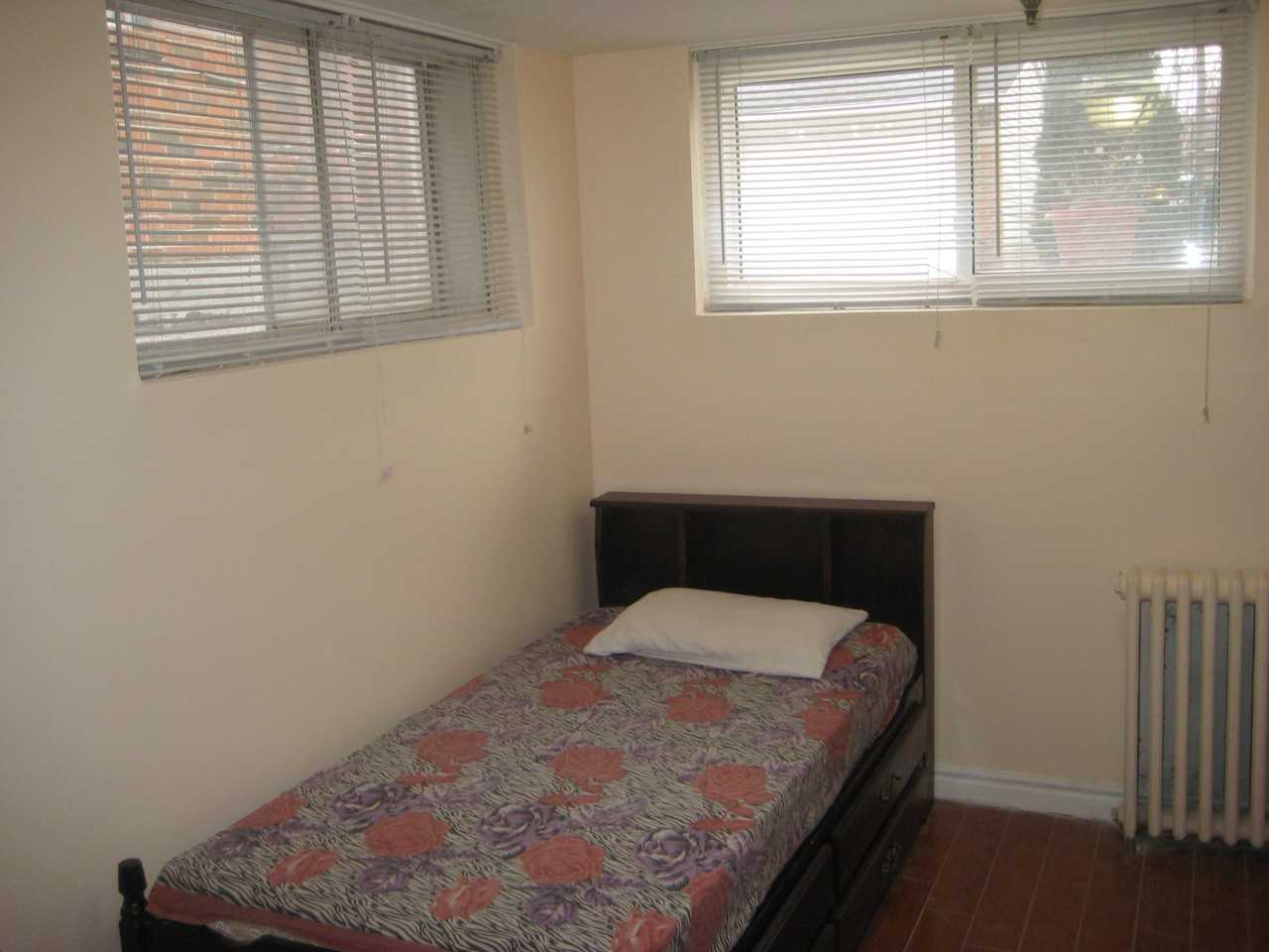 Dufferin St & Eglinton Ave W, Toronto, ON M6E 3Y1 Room for Rent