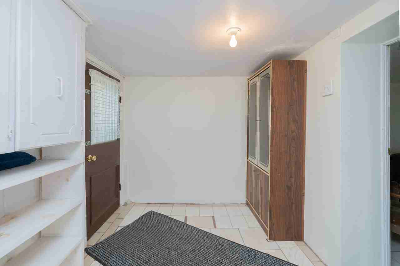 429 Montrose Avenue - Photo 4 of 7