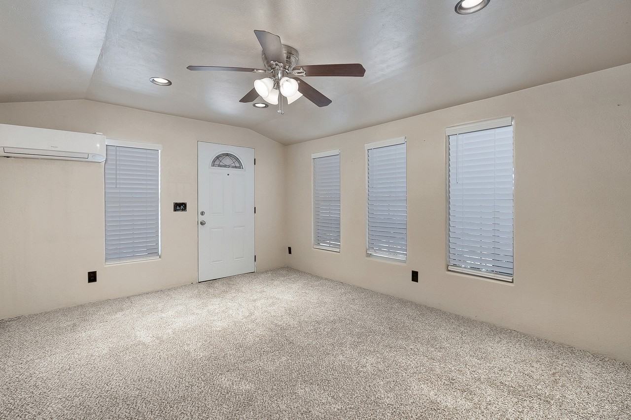 214 E Mobley St #1 - Photo 3 of 10