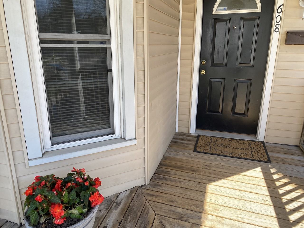 608 Fremont Ave Nw - Photo 2 of 23