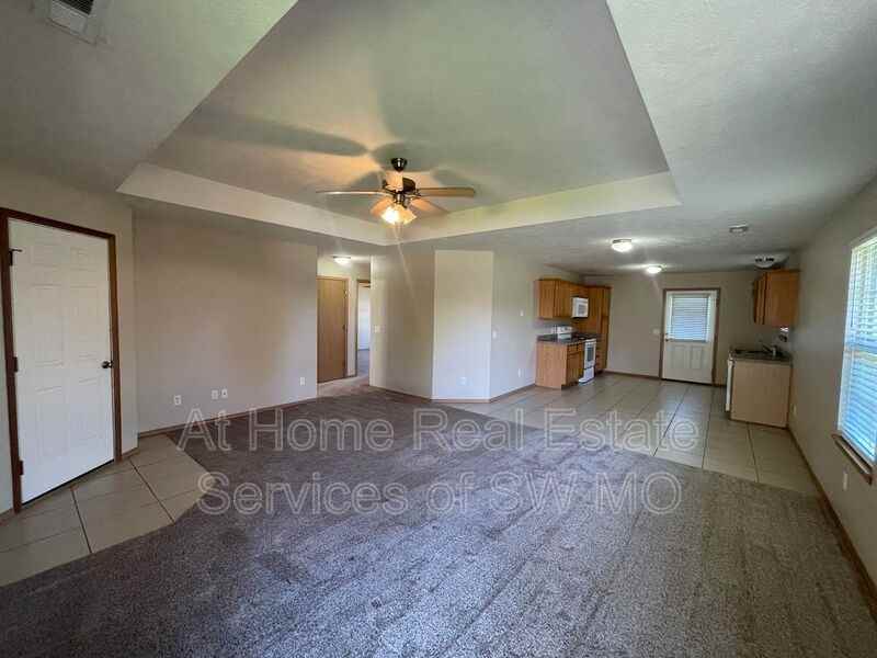 1237 N Northwood Ave - Photo 2 of 12