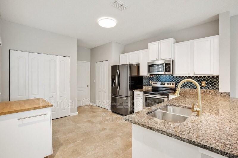 425 Servia Dr - Photo 4 of 15