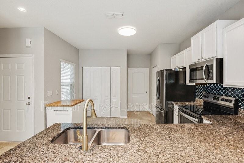 425 Servia Dr - Photo 5 of 15