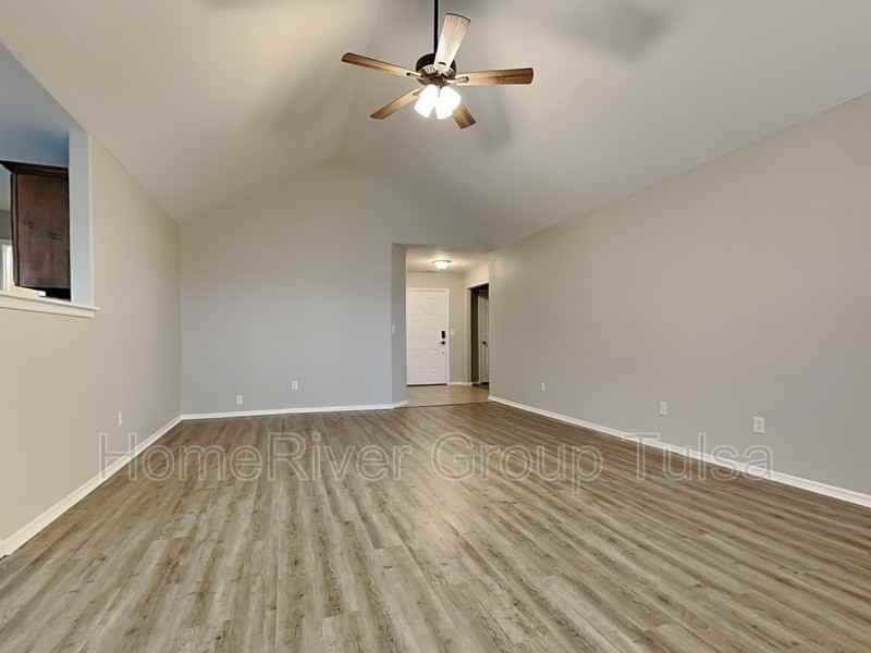 16040 S 83rd East Ave - Photo 2 of 17