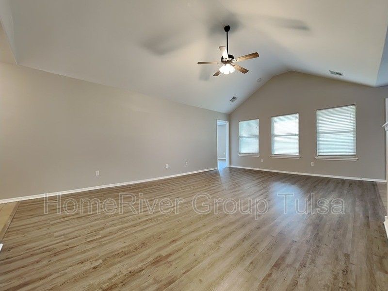 16040 S 83rd East Ave - Photo 3 of 17