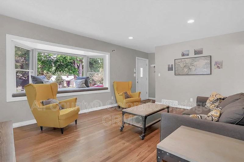 723 N Logan Ave - Photo 2 of 22