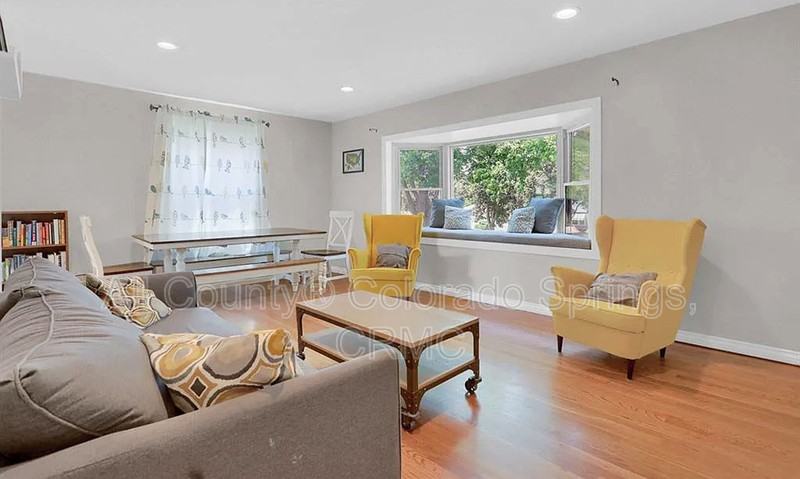 723 N Logan Ave - Photo 3 of 22