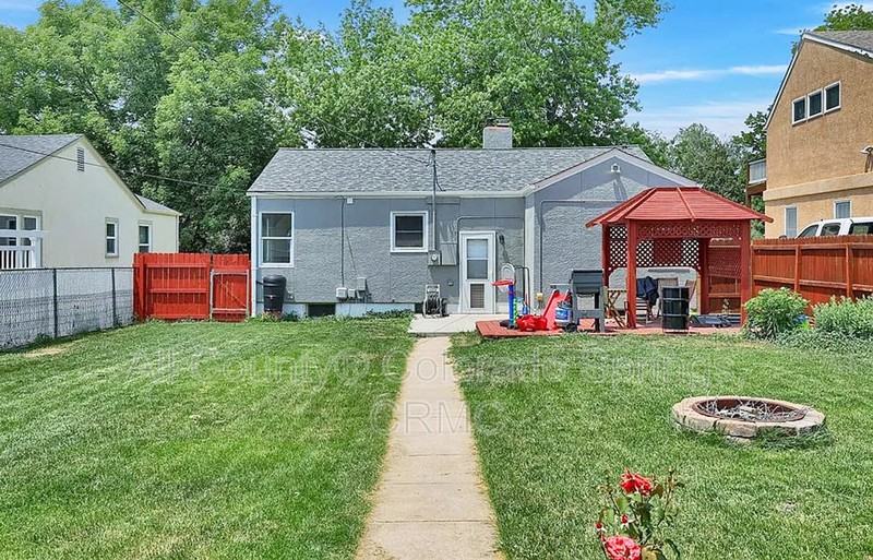 723 N Logan Ave - Photo 7 of 22