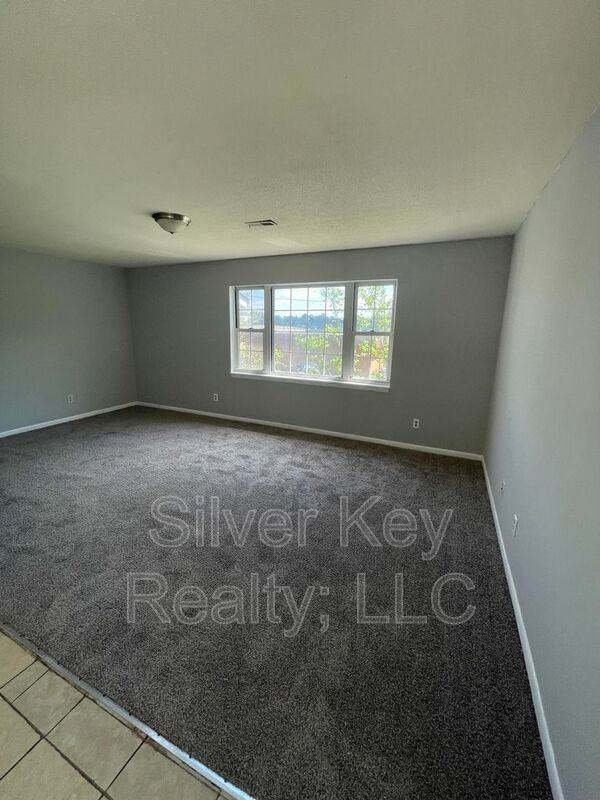 202 S Hill St #A - Photo 3 of 9