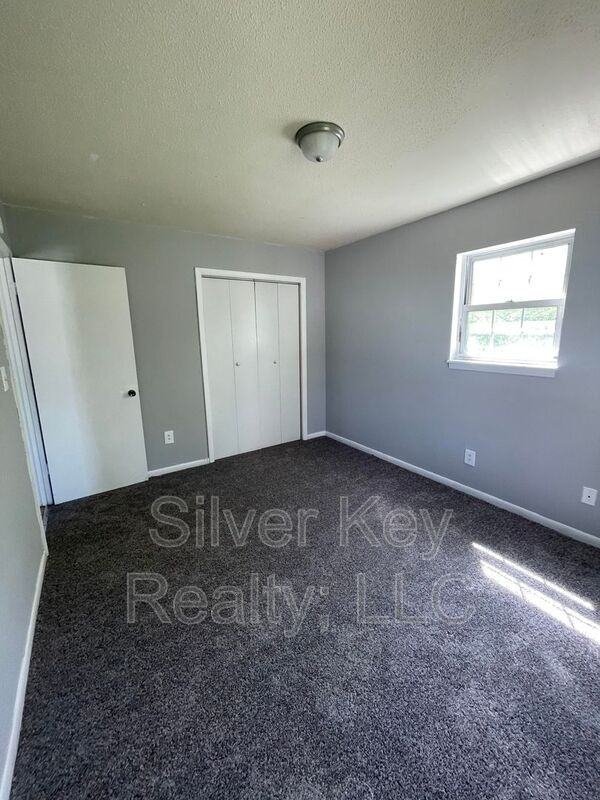 202 S Hill St #A - Photo 7 of 9