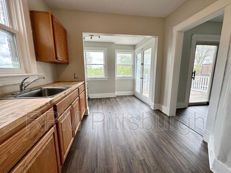 922 Fordham Ave - Photo 3 of 14