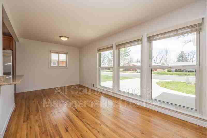 425 S 40th St - Photo 5 of 24