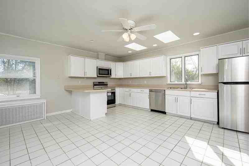 29 Lark St - Photo 3 of 32