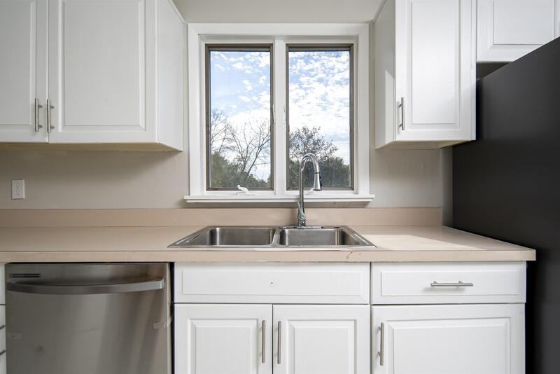 29 Lark St - Photo 5 of 32