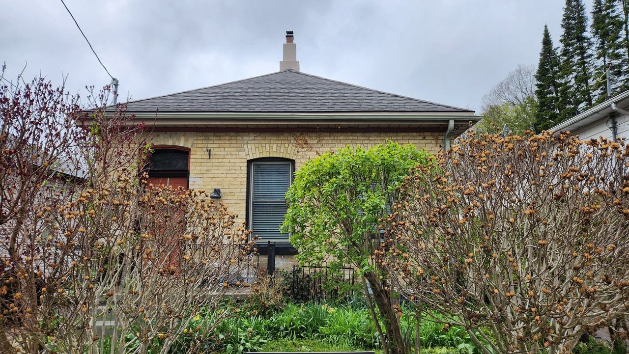 573 Elizabeth Street - Photo 2 of 19