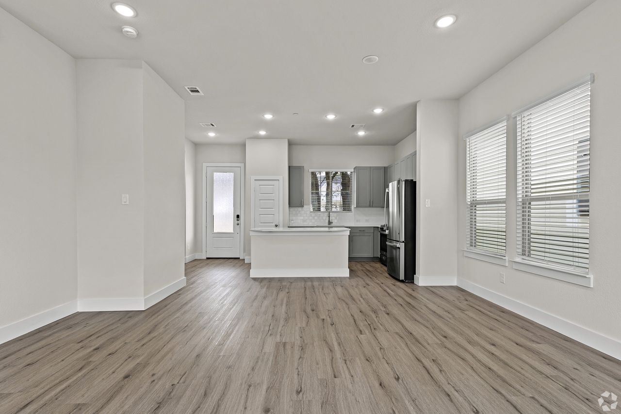 Mission at Johnson Creek - Photo 3 of 28