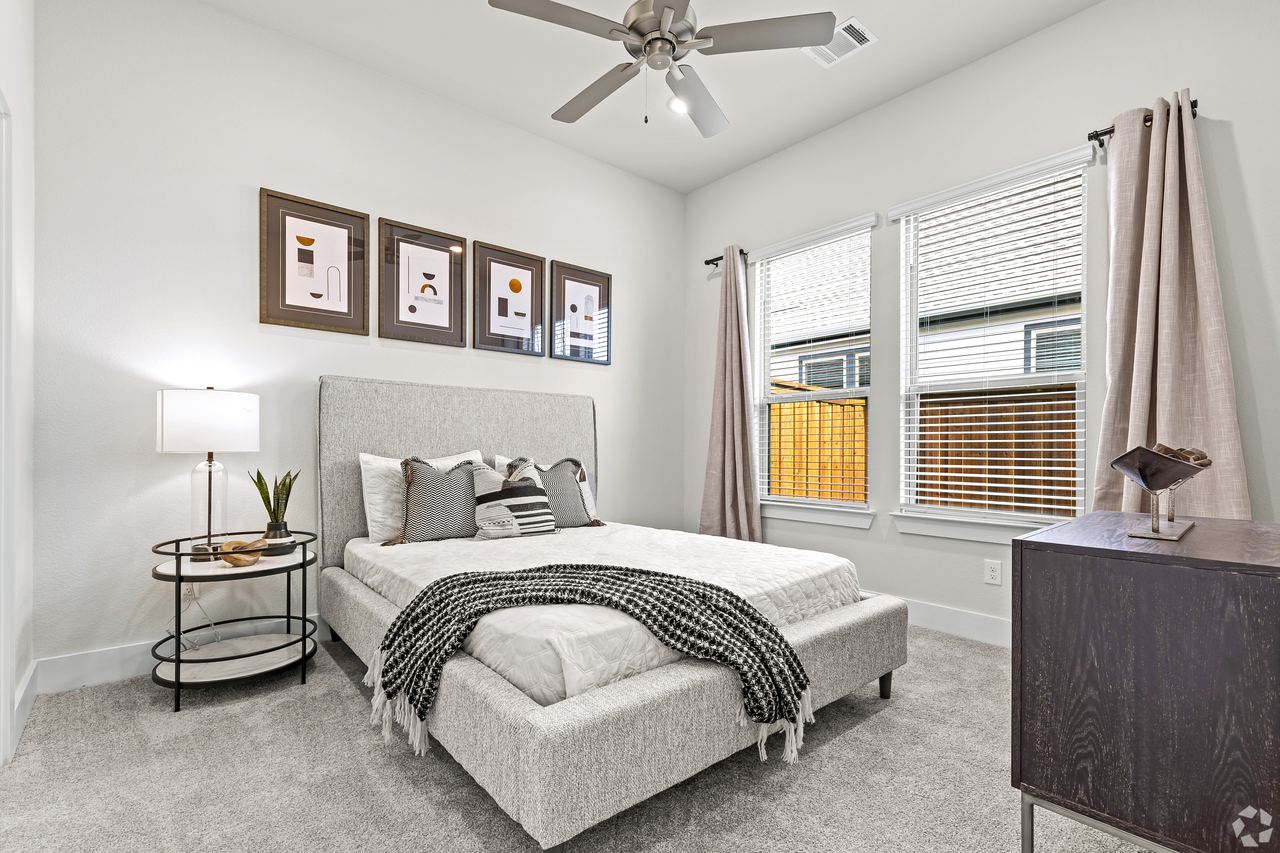 Mission at Johnson Creek - Photo 4 of 28