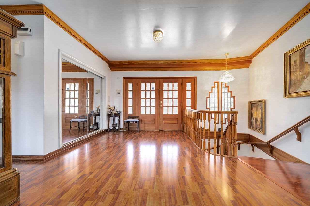 1138 Shaman Crescent #MAIN - Photo 3 of 34