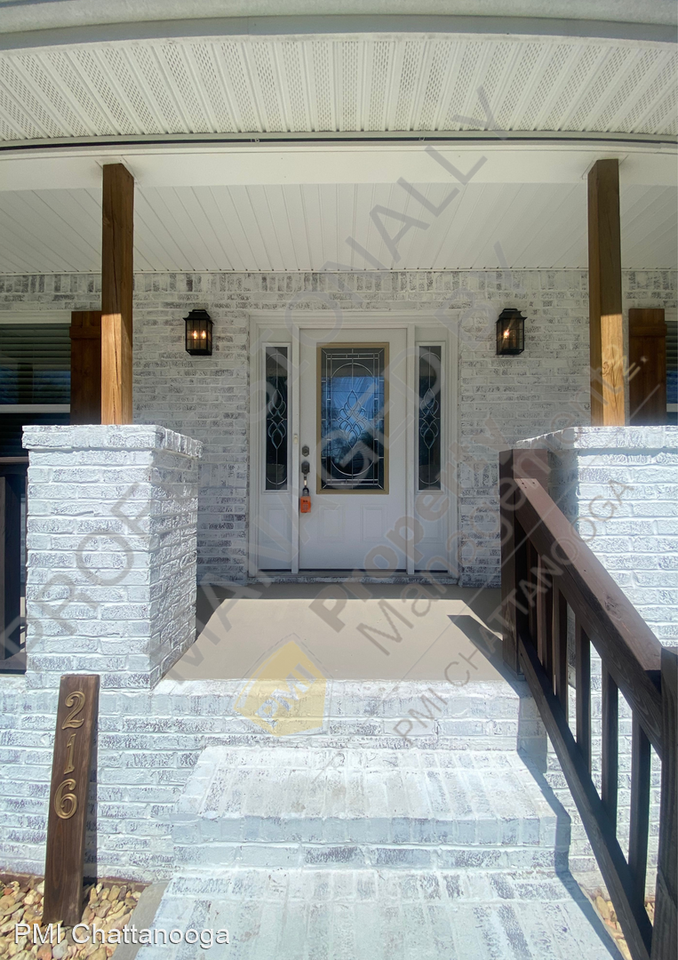 216 Lilac Ave - Photo 3 of 23