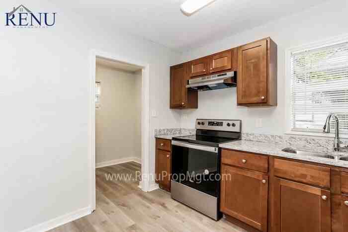 1826 Brackland St - Photo 2 of 17