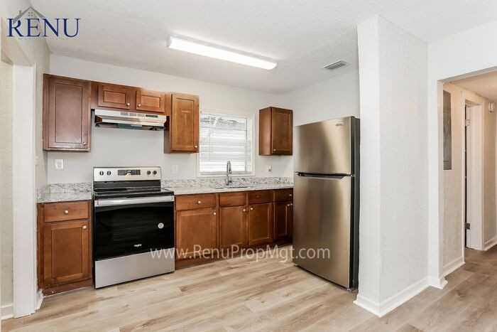 1826 Brackland St - Photo 3 of 17