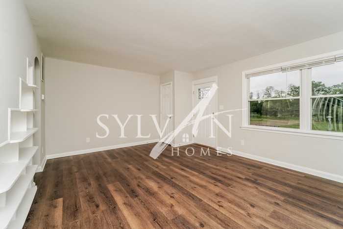 6011 Chinquapin Pkwy - Photo 2 of 16