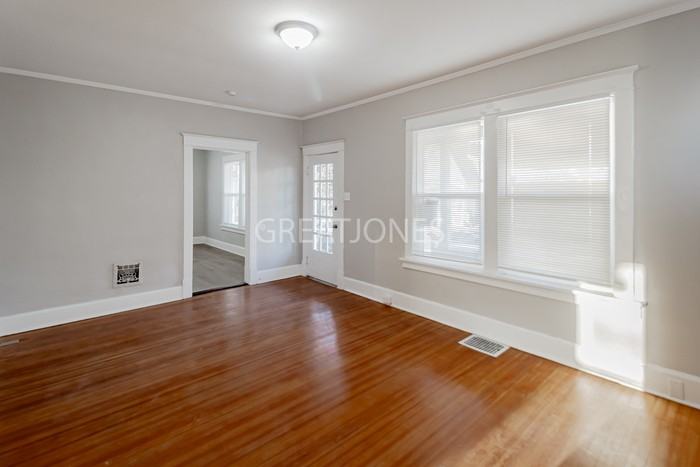 5212 Heege Rd - Photo 3 of 20
