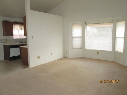 699 W Union St - Photo 3 of 12