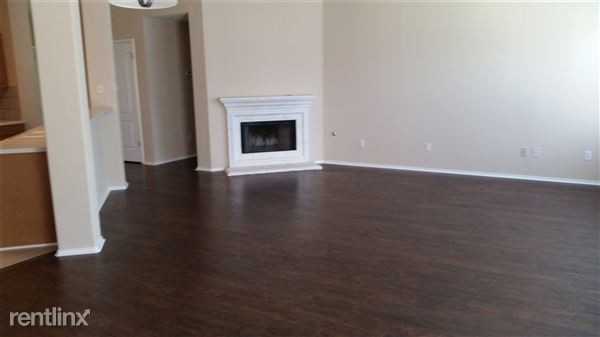 1414 Quicksilver Cir - Photo 2 of 9