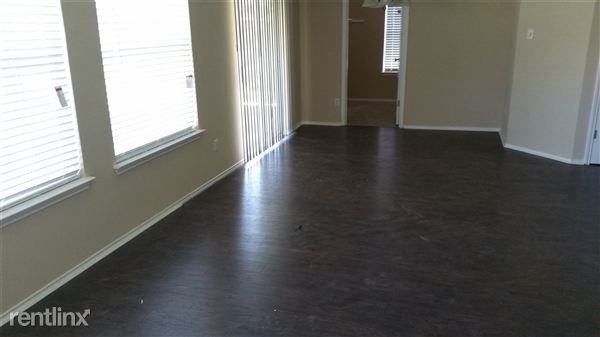 1414 Quicksilver Cir - Photo 3 of 9