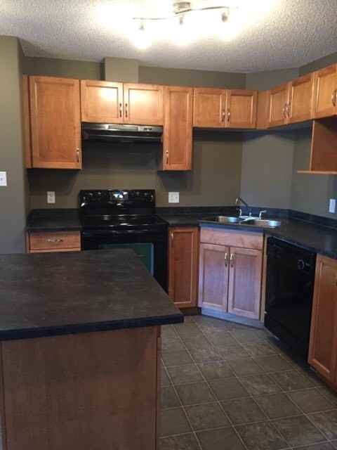 Stunning 2 bed 2 Bath Condo!*Balcony*Ground Floor*Heat & Water Included