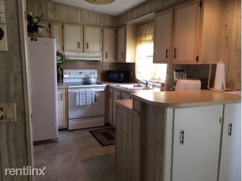 2212 Pier Dr - Photo 3 of 10