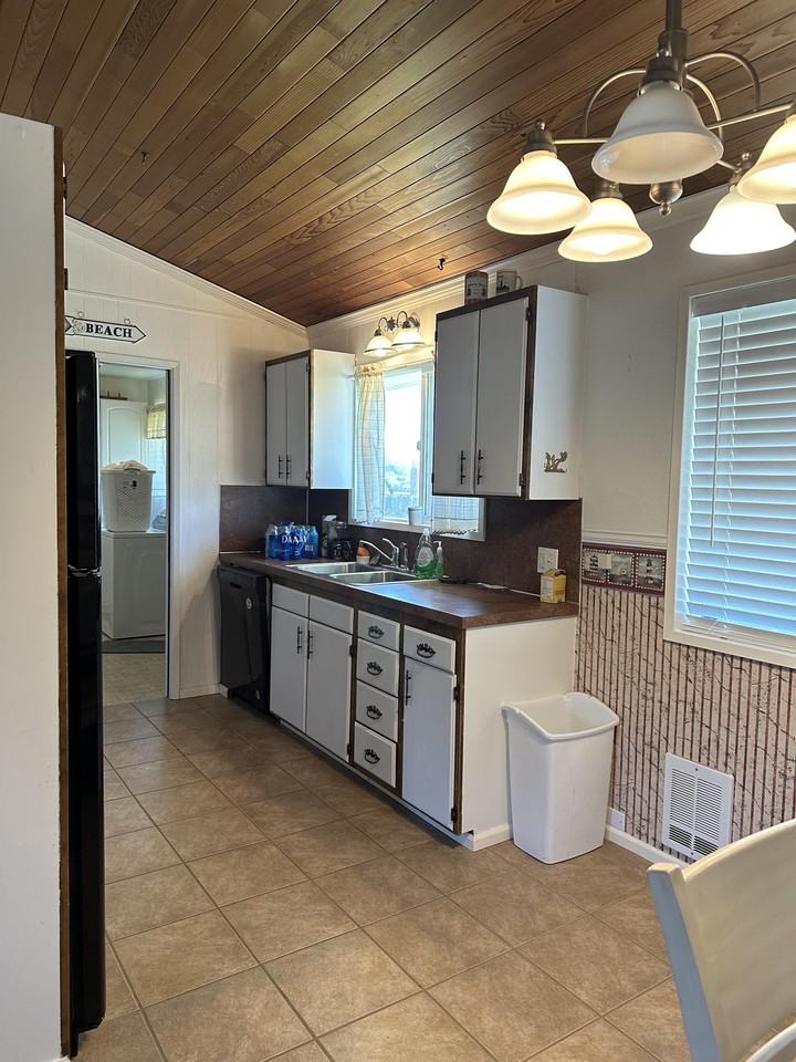 655 Canal Dr Ne #1 - Photo 3 of 26
