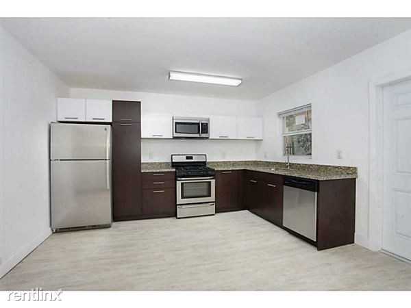 1125 9th St - Photo 2 of 18