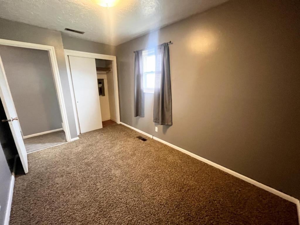 364 N Wall Ave - Photo 7 of 12