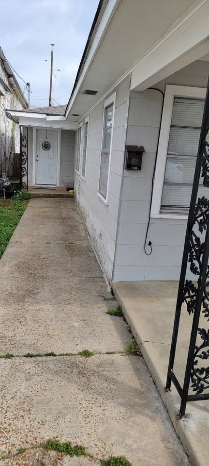 100 E Maggie St - Photo 2 of 13