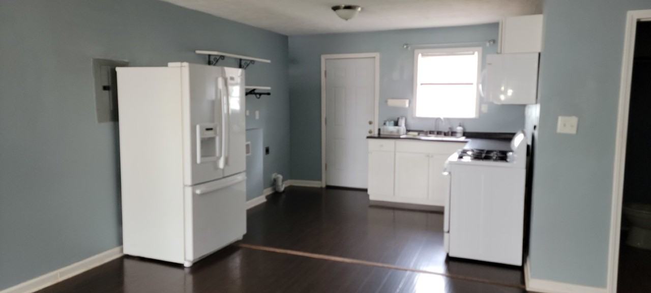 100 E Maggie St - Photo 3 of 13