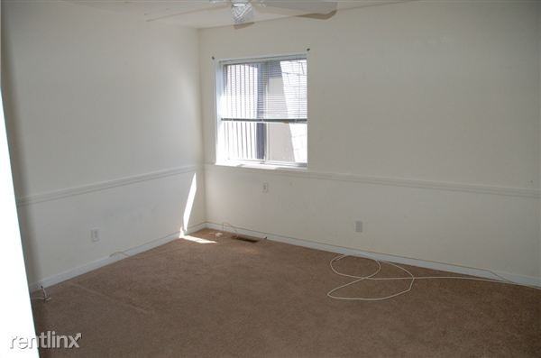 3 Stonehenge Cir #10 - Photo 2 of 12