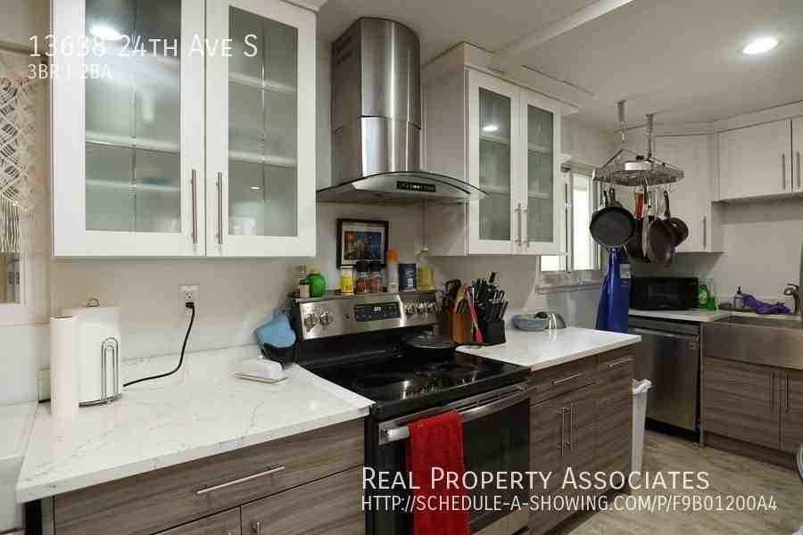 13638 24th Ave S - Photo 3 of 23