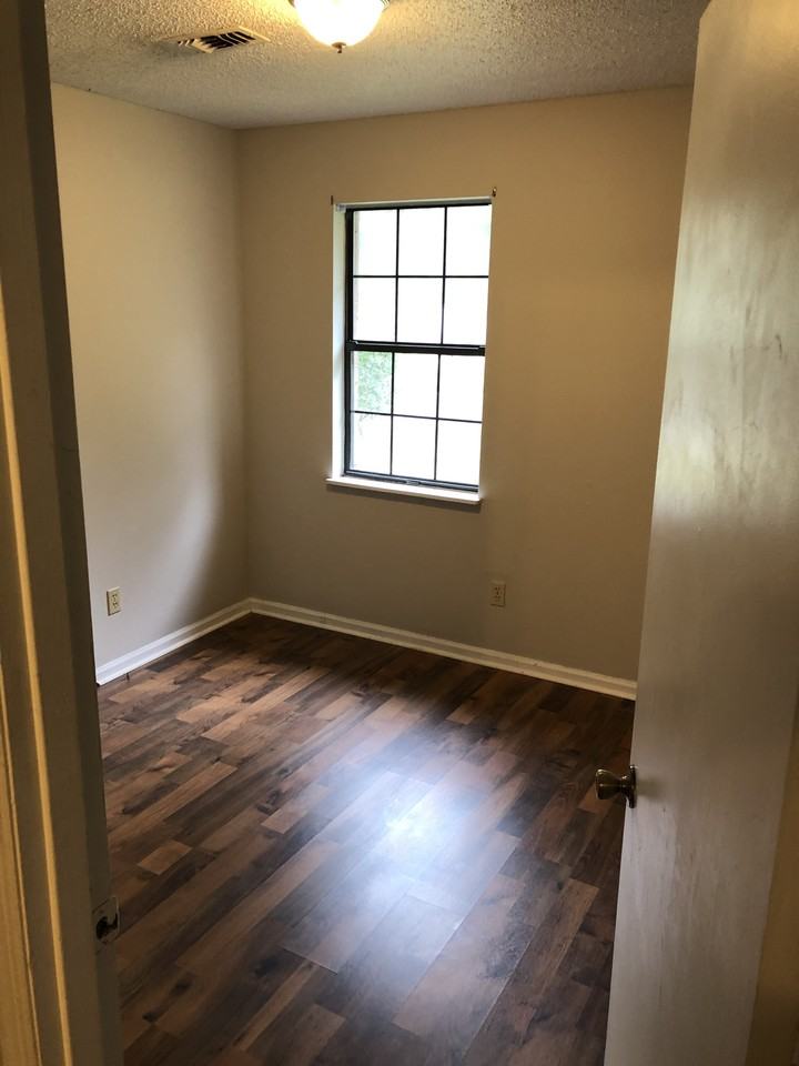 1021 11th Ave Se #NA - Photo 3 of 9