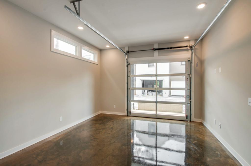 221 Gentry Ave - Photo 6 of 28