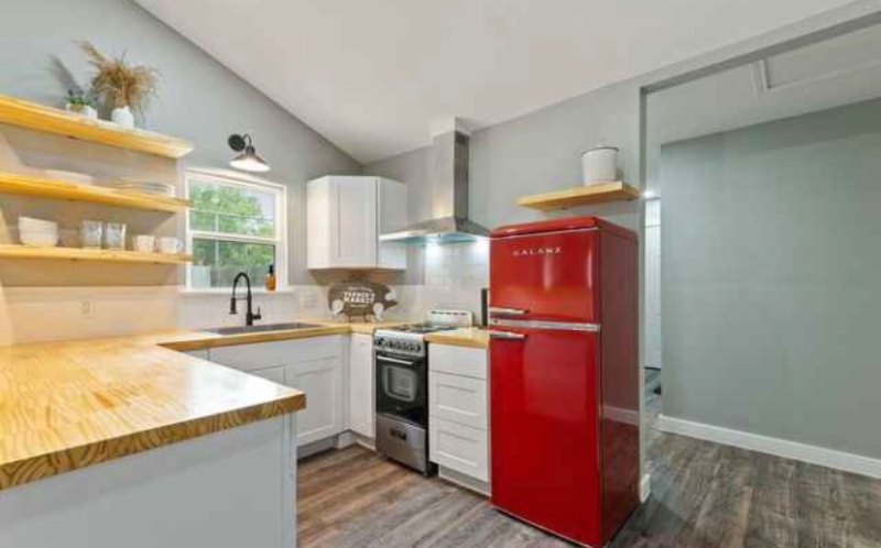 18058 Lagloria Rd - Photo 2 of 7