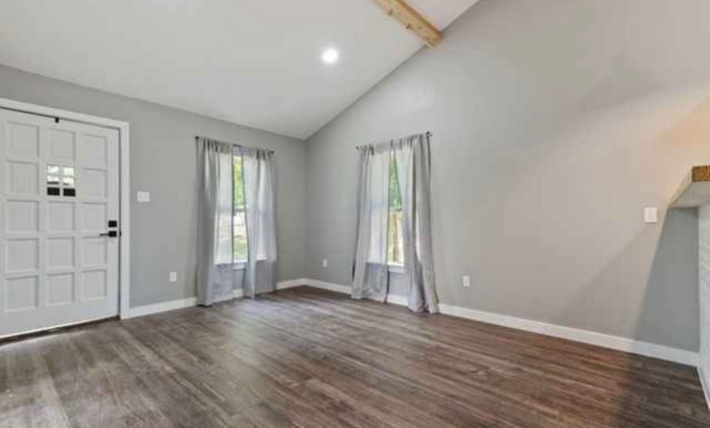 18058 Lagloria Rd - Photo 3 of 7