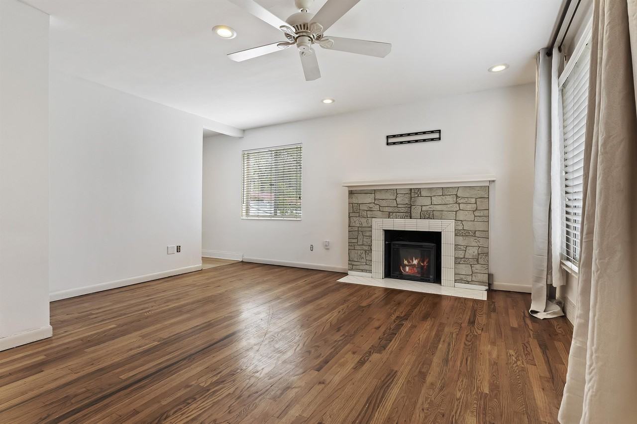 924 W Signora Dr #1 - Photo 3 of 28